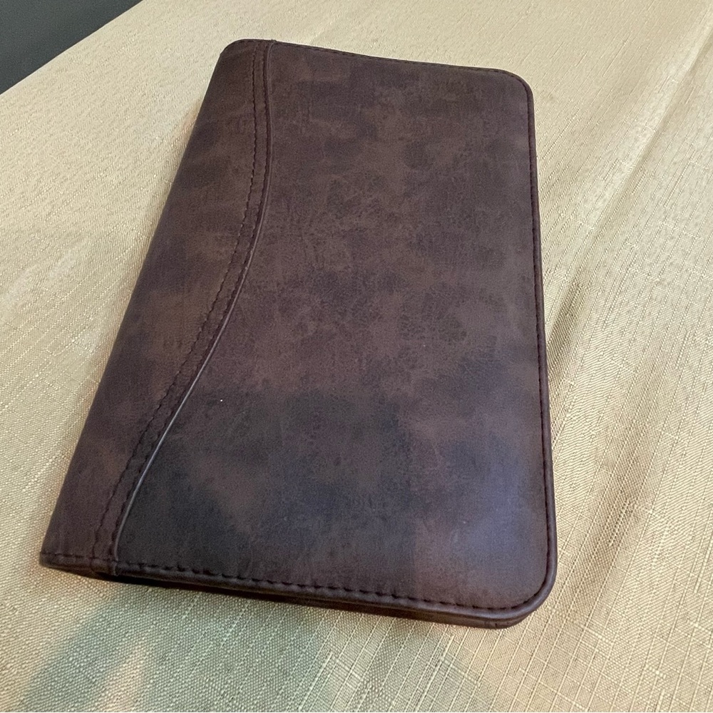 Day-Timer #13496 6 Ring Binder Planner Organizer Zip Zippered Brown Daytimer